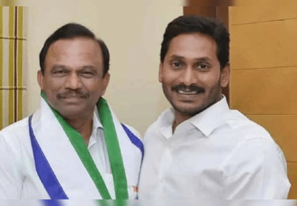 Another Jolt To YSRCP, MP Magunta Leaves Party